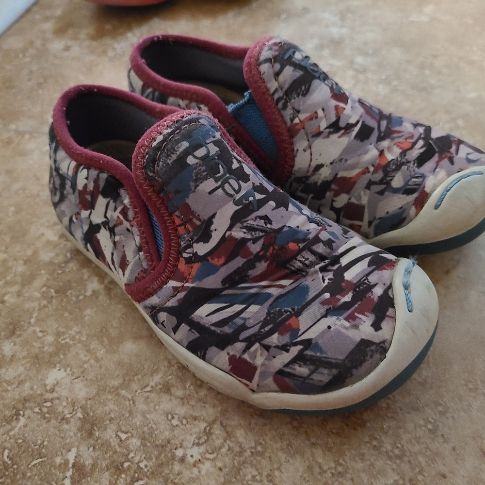 PLAE Slip On